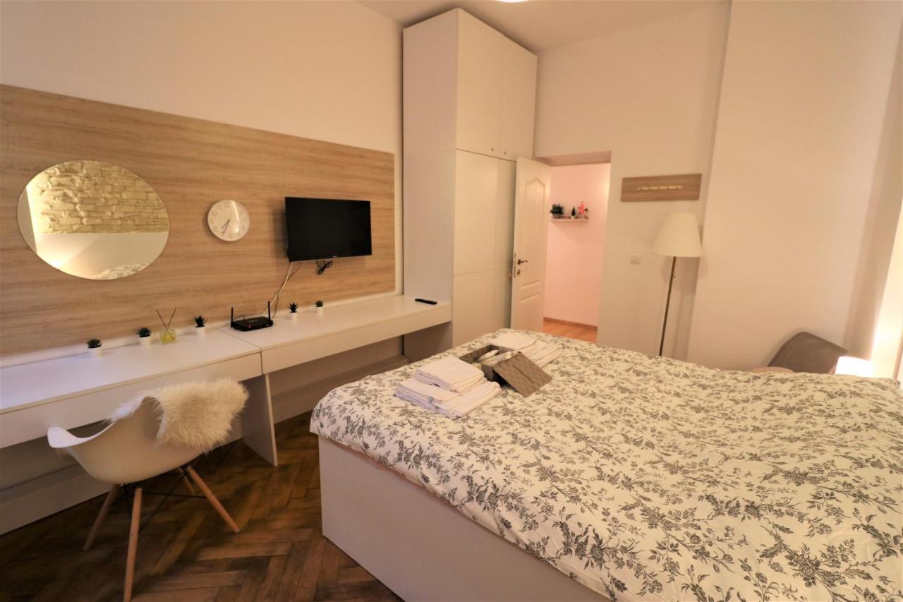 Cozy Old Town Apartment - Free Minibar Bucureşti Eksteriør bilde